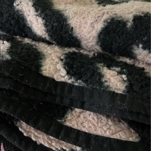 VS pink plush sherpa blanket cheetah/leopard animal print pink black - Picture 2 of 4